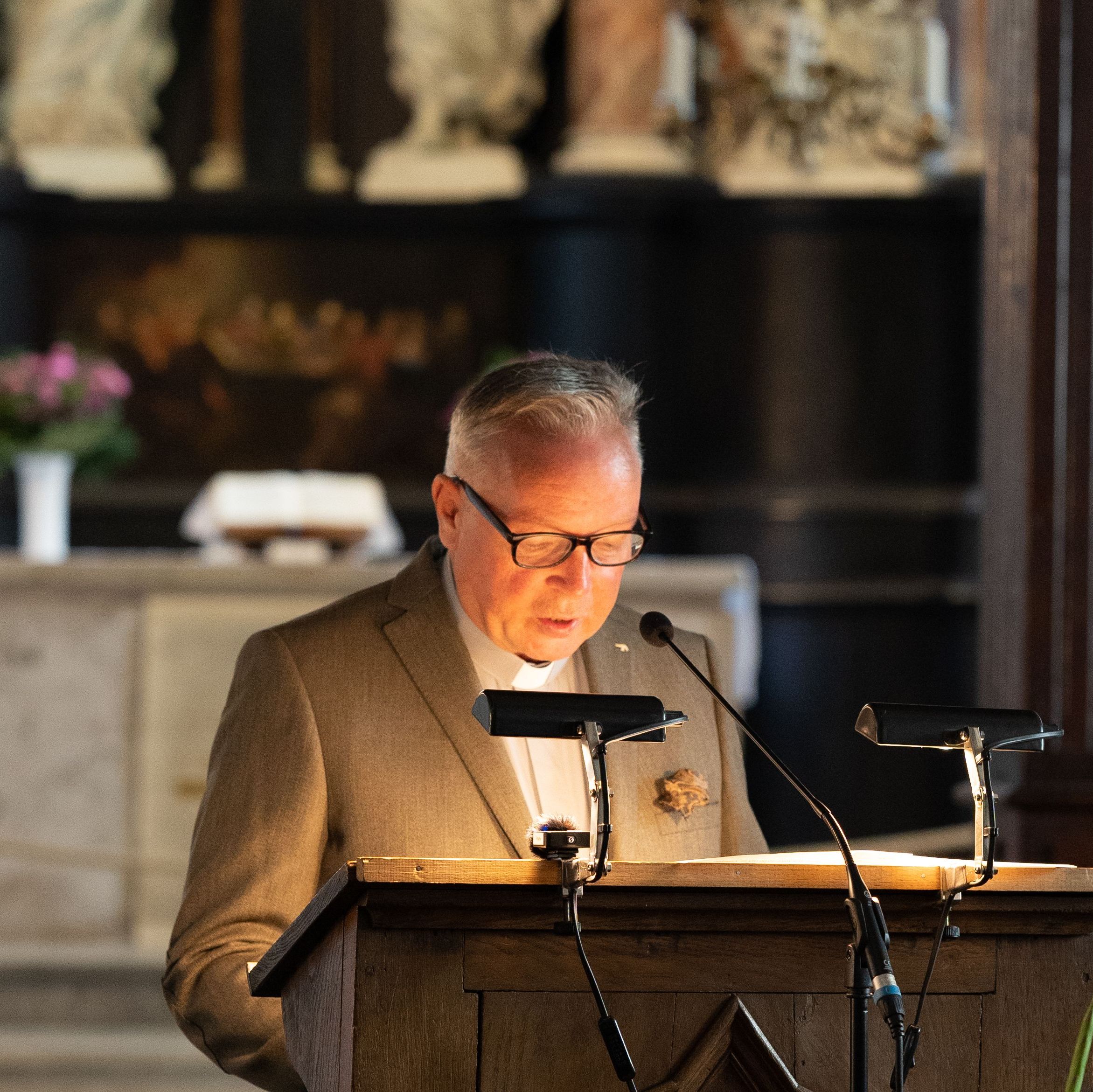 Pastor Thomas Baltrock beim Predigen.