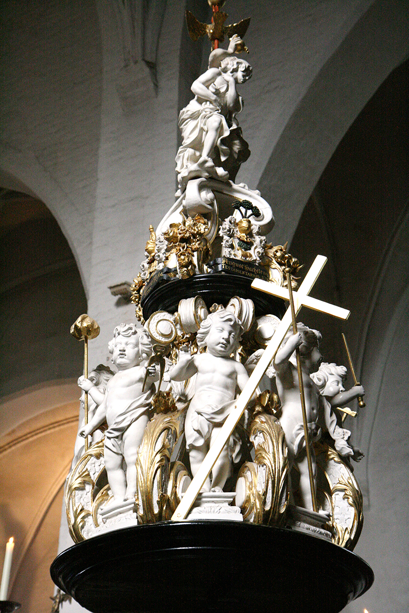 Der kunstvoll gestaltete Taufdeckel in der Aegidienkirche.